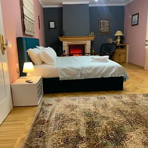 Otel Belux, Tiran