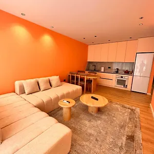 Apartment Aia &