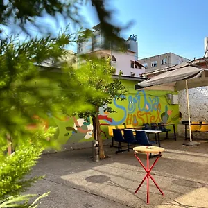 Hostel D1, Tiran